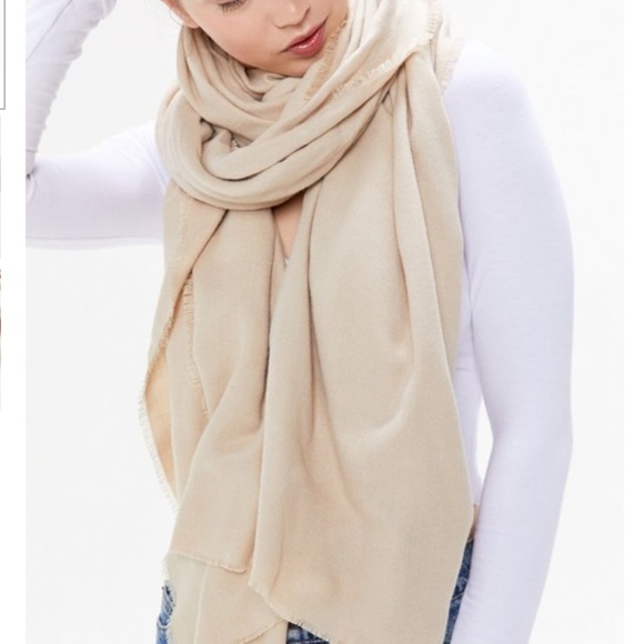 Urban Outfitters Accessories - NEW Urban Outfitters Oversized Woven Blanket Scarf